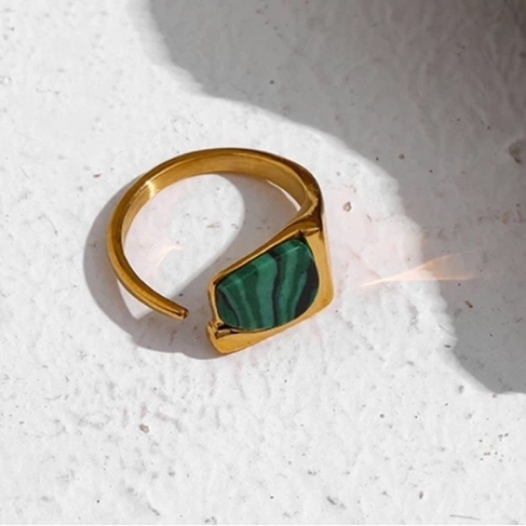Retro Geometric Stone Gold Plated Ring - Picture 7 of 13